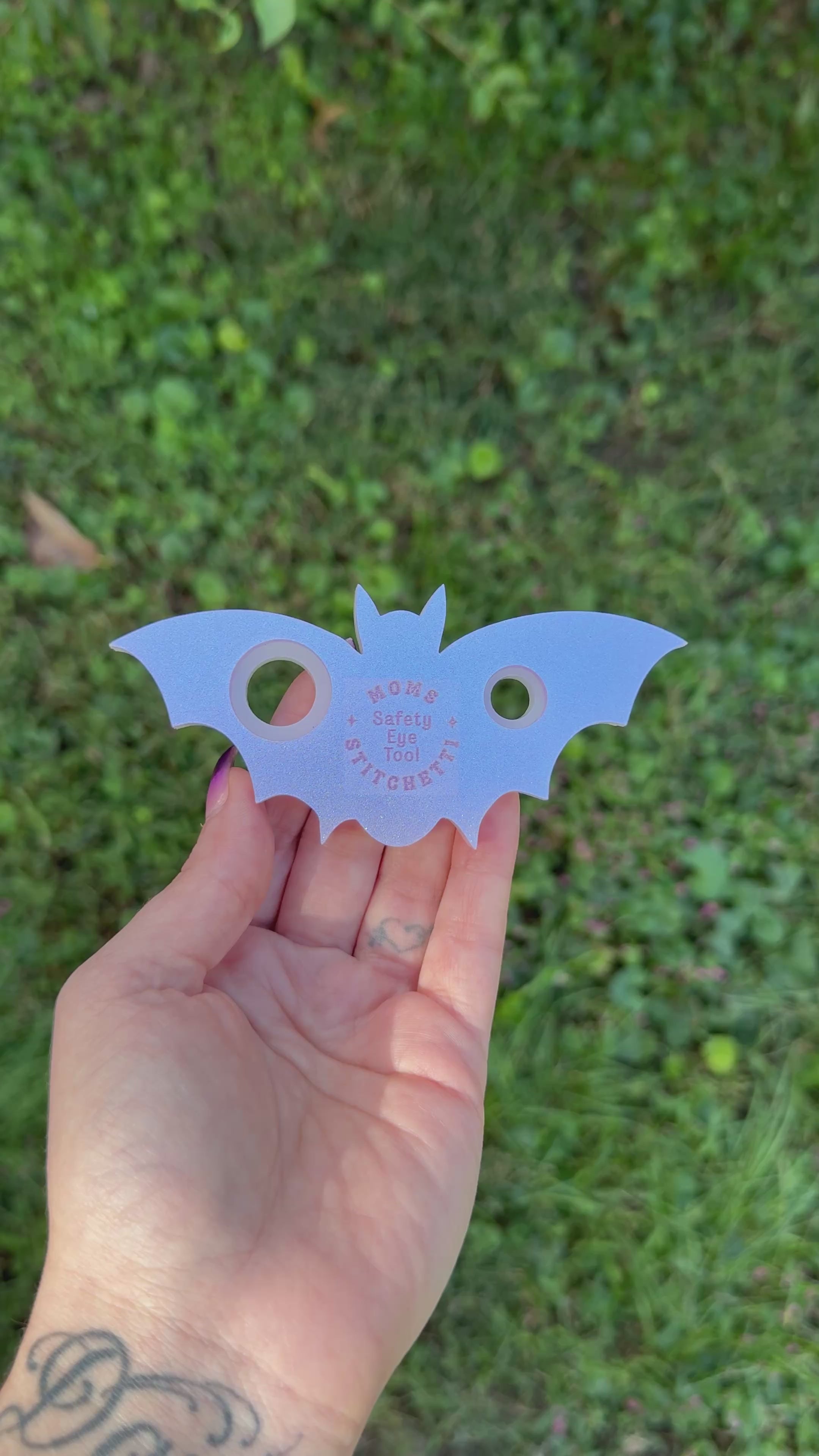 Purple/Blue Shimmer Bat Safety Eye Tool